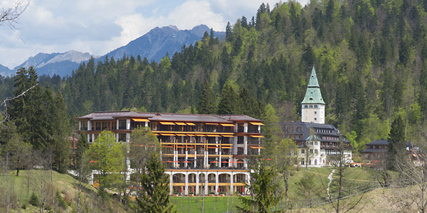 Sanktjohanser-schloss-elmau-01